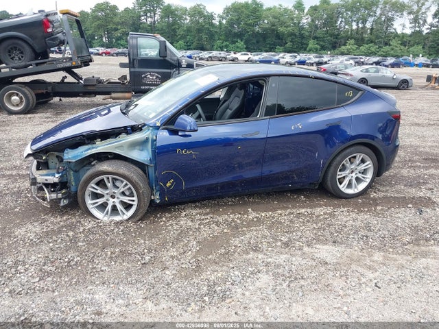 7SAYGAEE0NF515889 Tesla Model Y