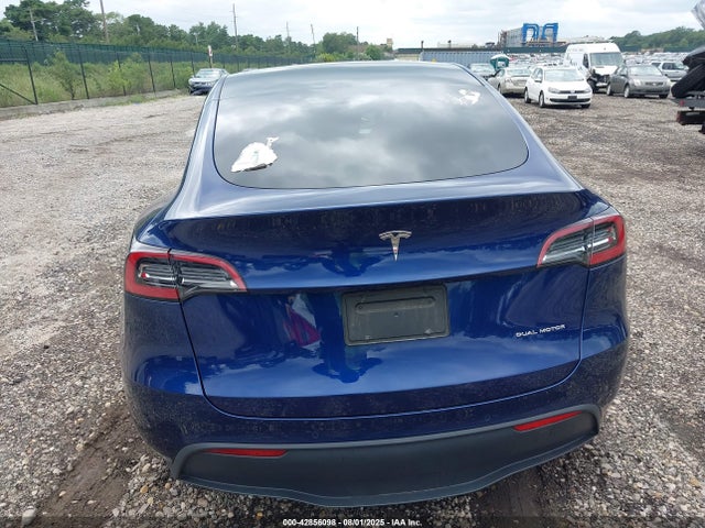 7SAYGAEE0NF515889 Tesla Model Y