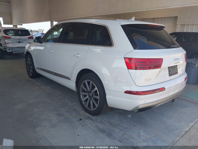 2017 AUDI Q7 WA1LAAF7XHD012224 Photo 2