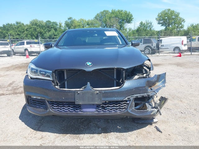 BMW 750i 2016 WBA7F2C58GG420247 Image 13