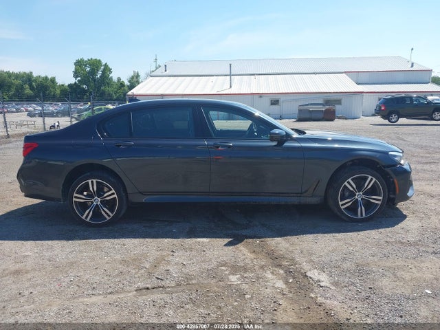 BMW 750i 2016 WBA7F2C58GG420247 Image 14