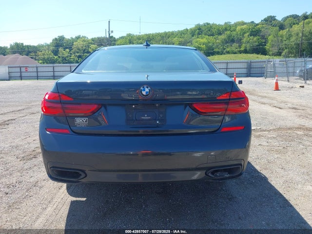 BMW 750i 2016 WBA7F2C58GG420247 Image 17