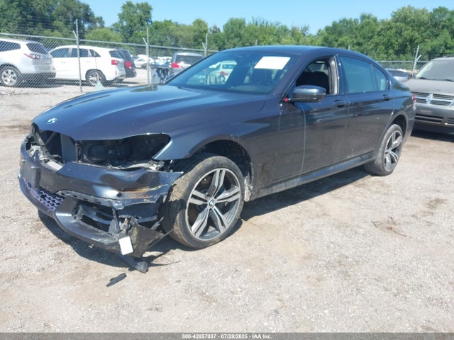 BMW 750i 2016 WBA7F2C58GG420247 Image 2