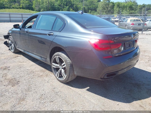 BMW 750i 2016 WBA7F2C58GG420247 Image 3