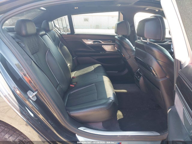 BMW 750i 2016 WBA7F2C58GG420247 Image 8