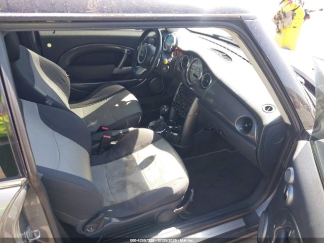 2006 MINI COOPER S WMWRE33526TJ33834 Photo 4