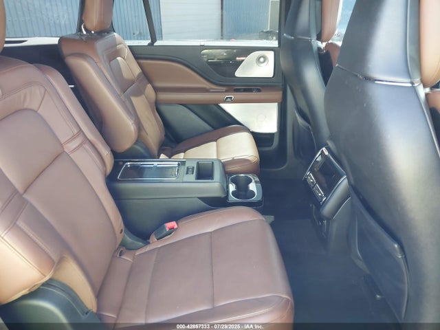 5LM5J7WCXLGL09704 Lincoln Aviator