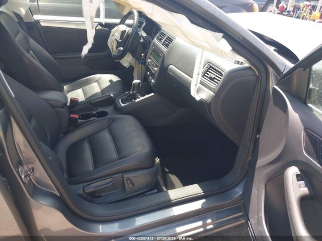 3VWD07AJ2EM317488 Volkswagen Jetta