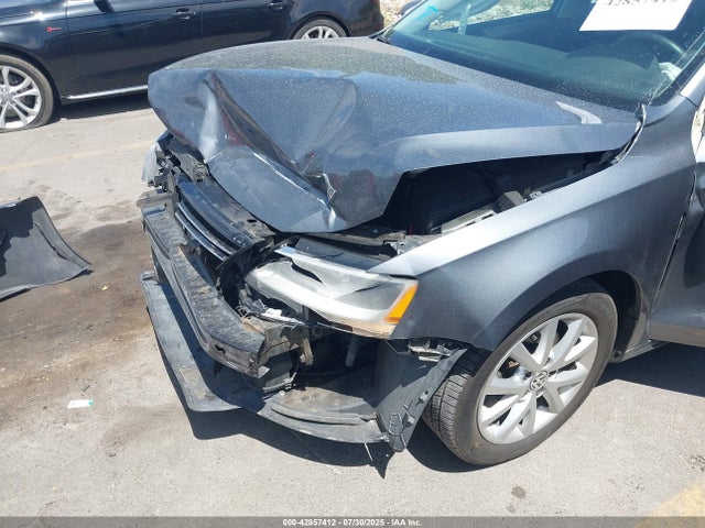 3VWD07AJ2EM317488 Volkswagen Jetta