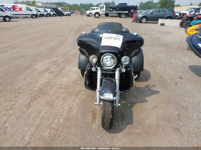 2011 HARLEY-DAVIDSON FLHTCUTG 1HD1MAM15BB852383 Photo 4
