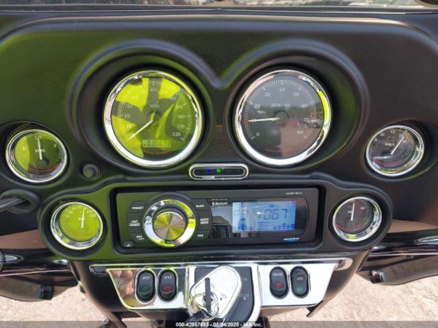 2011 HARLEY-DAVIDSON FLHTCUTG 1HD1MAM15BB852383 Photo 6