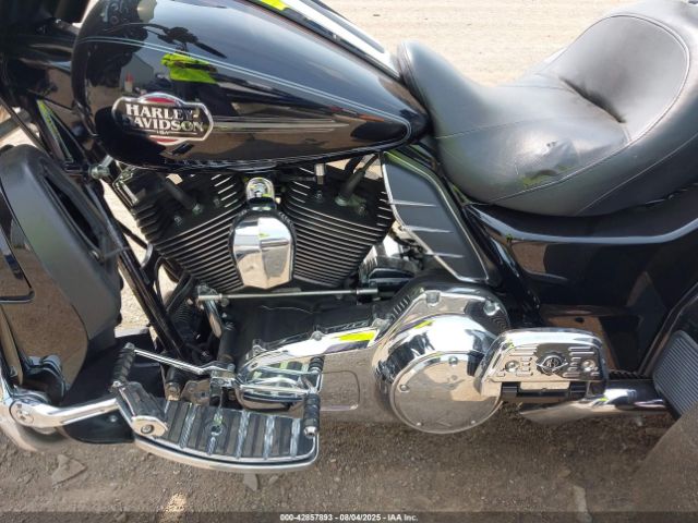 2011 HARLEY-DAVIDSON FLHTCUTG 1HD1MAM15BB852383 Photo 8