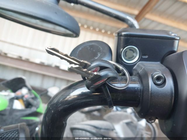 2023 INDIAN MOTORCYCLE CO. SPRINGFIELD 56KTJDBB1P3423446 Photo 10