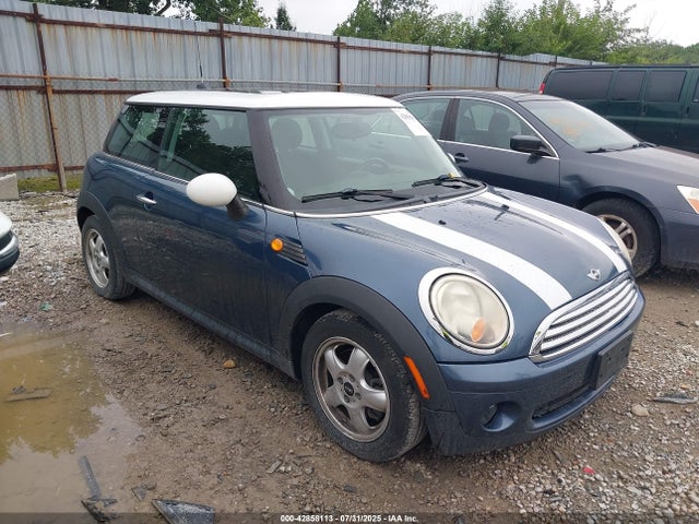 2010 MINI COOPER WMWMF3C51ATZ62586 Photo 0