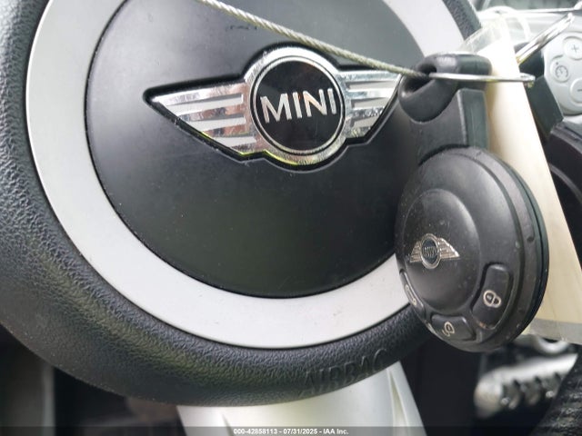 2010 MINI COOPER WMWMF3C51ATZ62586 Photo 10