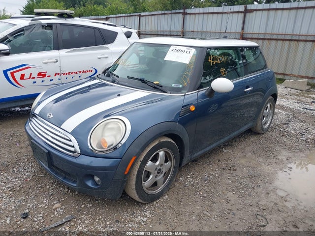 2010 MINI COOPER WMWMF3C51ATZ62586 Photo 1