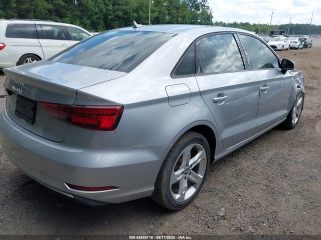 2018 AUDI A3 WAUAUGFFXJ1045971 Photo 3