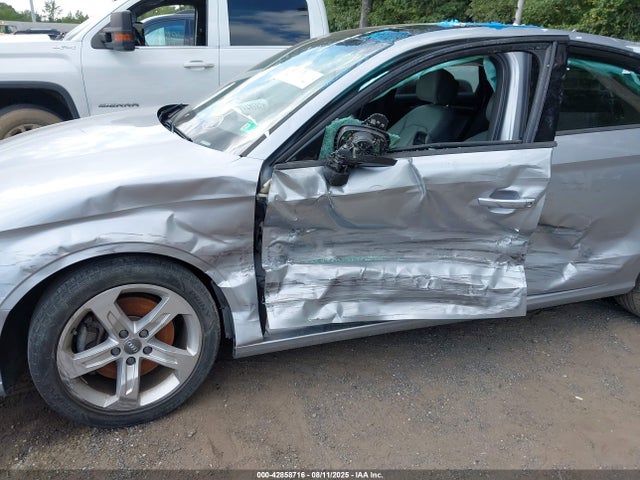 2018 AUDI A3 WAUAUGFFXJ1045971 Photo 5