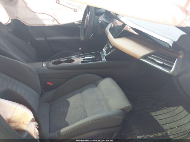 2024 AUDI E-TRON GT WAUDJBFW1R7001133 Photo 4