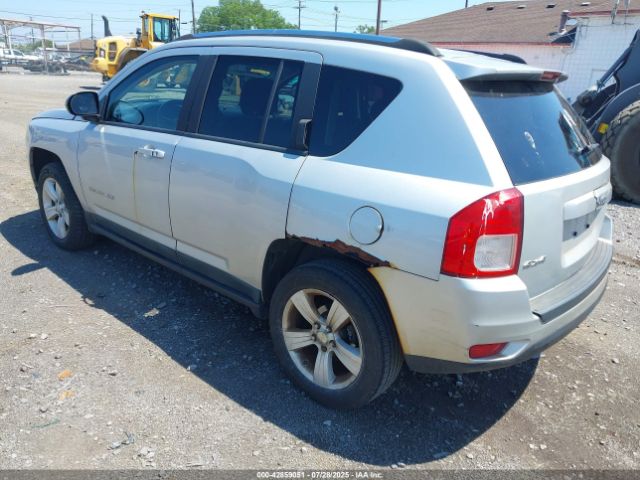 2011 JEEP COMPASS 1J4NF1FB2BD218224 Photo 2