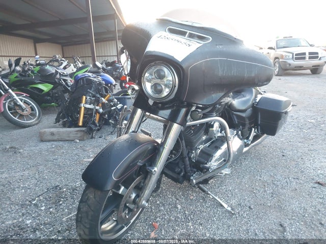 Harley-Davidson Street Glide Special 2015 1HD1KRM10FB694321 Image 2