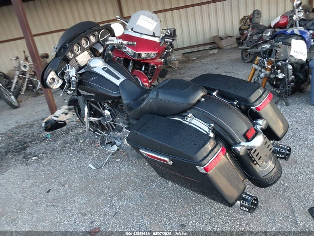 Harley-Davidson Street Glide Special 2015 1HD1KRM10FB694321 Image 3
