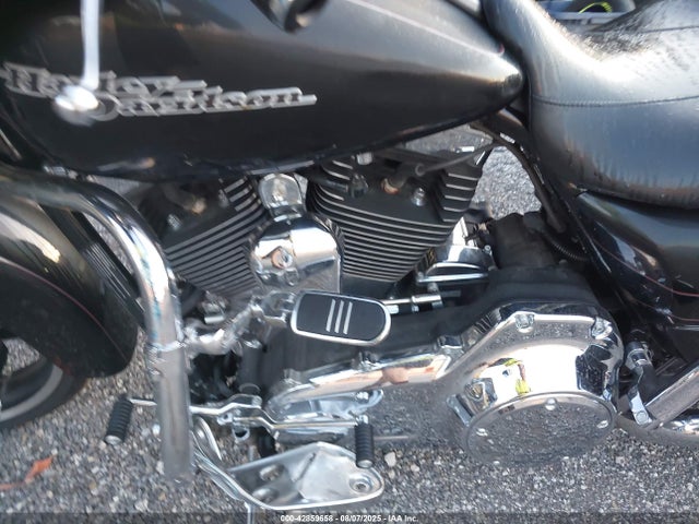 Harley-Davidson Street Glide Special 2015 1HD1KRM10FB694321 Image 9
