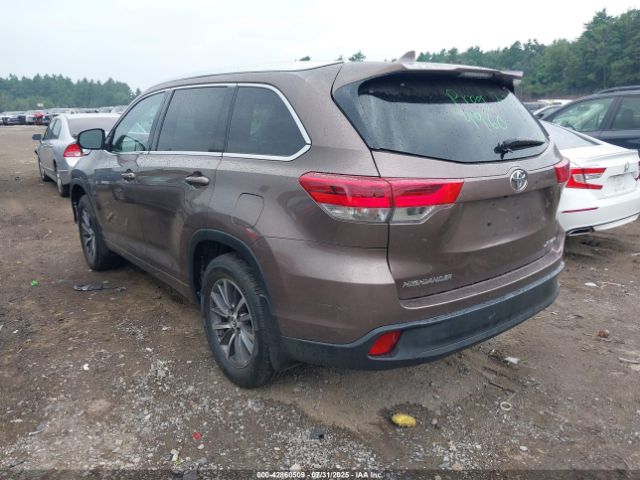 2017 TOYOTA HIGHLANDER 5TDJZRFH6HS468982 Photo 2
