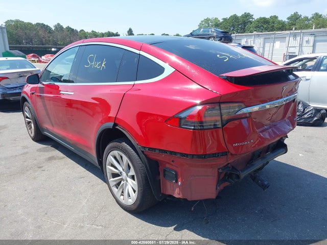 2018 TESLA MODEL X 5YJXCDE27JF104964 Photo 2
