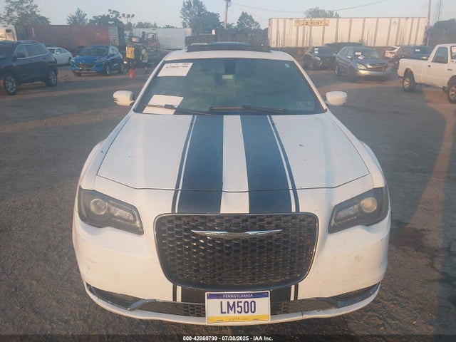 Chrysler 300 2018 2C3CCABG8JH319748 Image 12