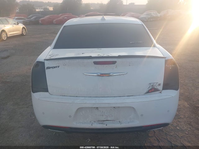 Chrysler 300 2018 2C3CCABG8JH319748 Image 16
