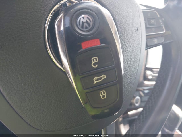 WVGEF9BP8GD011488 Volkswagen 2016