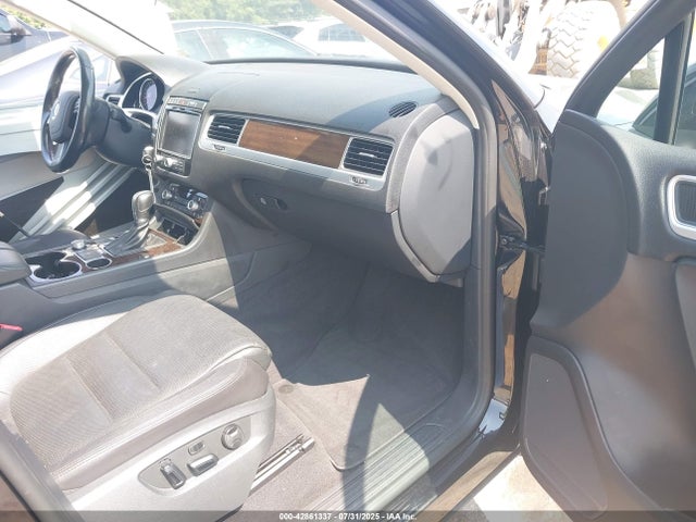 WVGEF9BP8GD011488 Volkswagen 2016