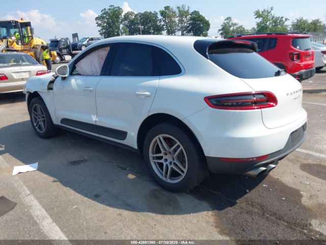2017 PORSCHE MACAN WP1AB2A57HLB11142 Photo 2