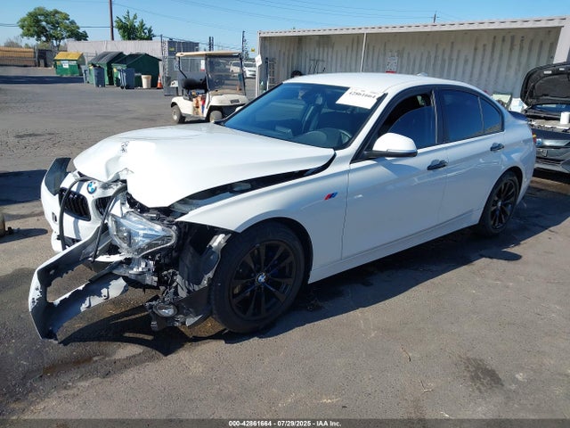 BMW 320i 2018 WBA8A9C5XJK623110 Image 2