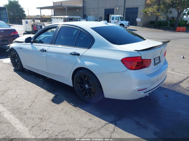 BMW 320i 2018 WBA8A9C5XJK623110 Image 3