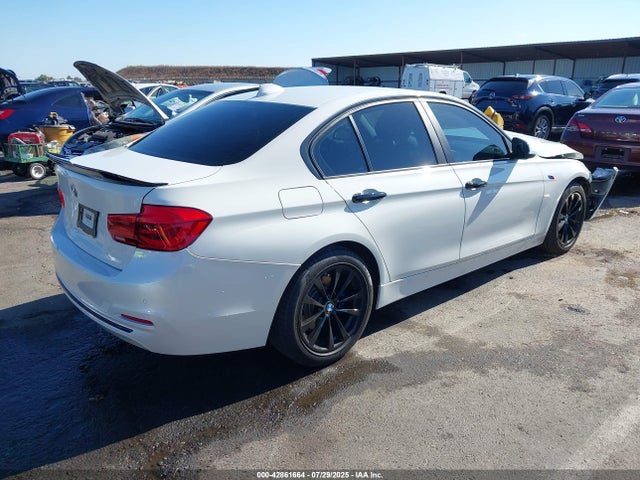 BMW 320i 2018 WBA8A9C5XJK623110 Image 4