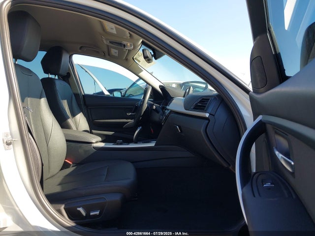 BMW 320i 2018 WBA8A9C5XJK623110 Image 5