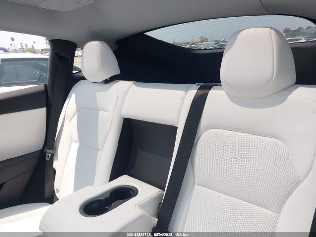 2026 TESLA MODEL Y 7SAYGDED8TF380425 Photo 7