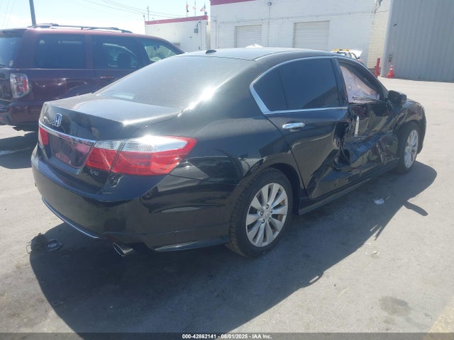 Honda j35y1 2015 1HGCR3F81FA027679 Image 4