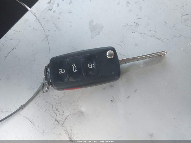 WVGAV7AX0FW569507 Volkswagen Tiguan