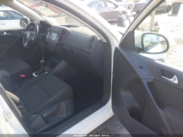 WVGAV7AX0FW569507 Volkswagen Tiguan