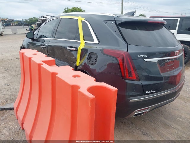 2023 CADILLAC XT5 1GYKNCRS6PZ151764 Photo 2