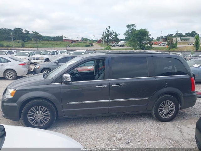2C4RC1CG8GR190756 Chrysler Town and Country