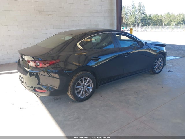 Mazda pe 2022 3MZBPAA72NM318645 Image 4