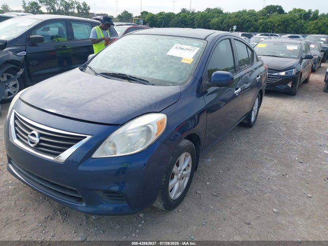 Nissan 2014 2014 3N1CN7AP9EL813076 Image 2