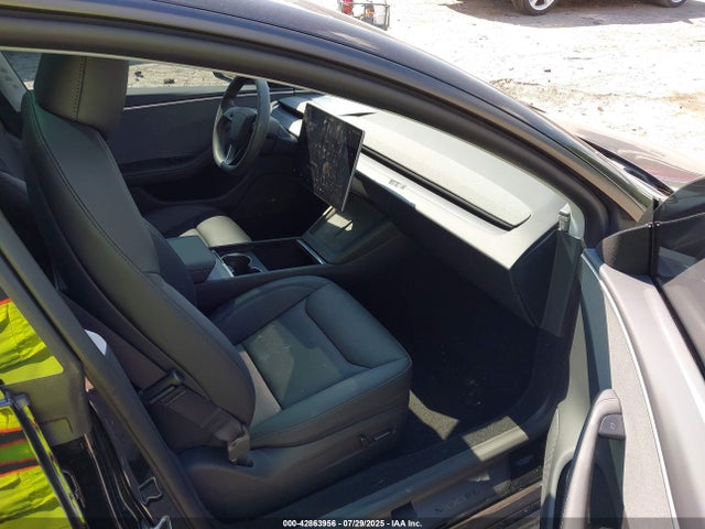 2025 TESLA MODEL 3 5YJ3E1EAXSF939750 Photo 4