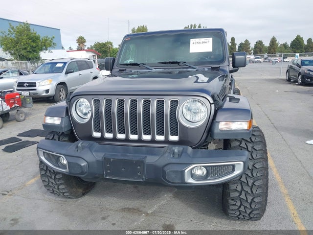 1C4HJXEG3JW320961 Jeep Wrangler