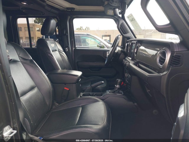 1C4HJXEG3JW320961 Jeep Wrangler