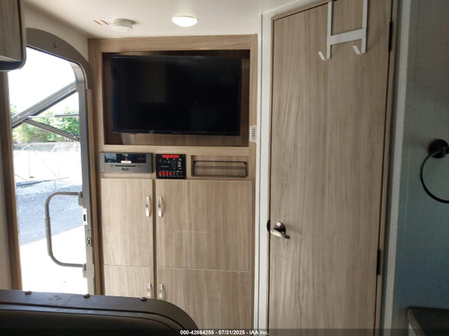 Winnebago 2022 2022 54CTM2F27N3070333 Image 10